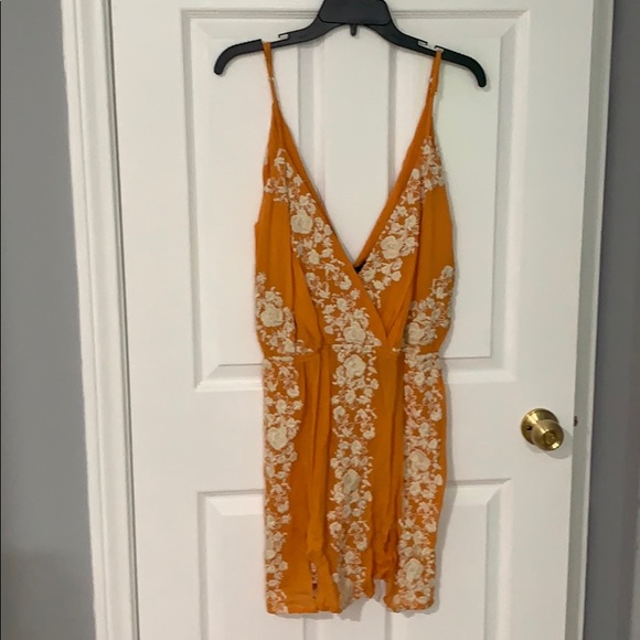 Planet Blue Dresses & Skirts - Orange and white floral dress